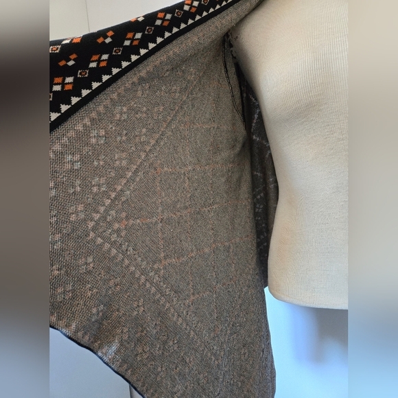 BCBG MAXAZARIA Silk/ Cotton Blend Geometric Patterned Open Cardigan. XS - Picture 6 of 11